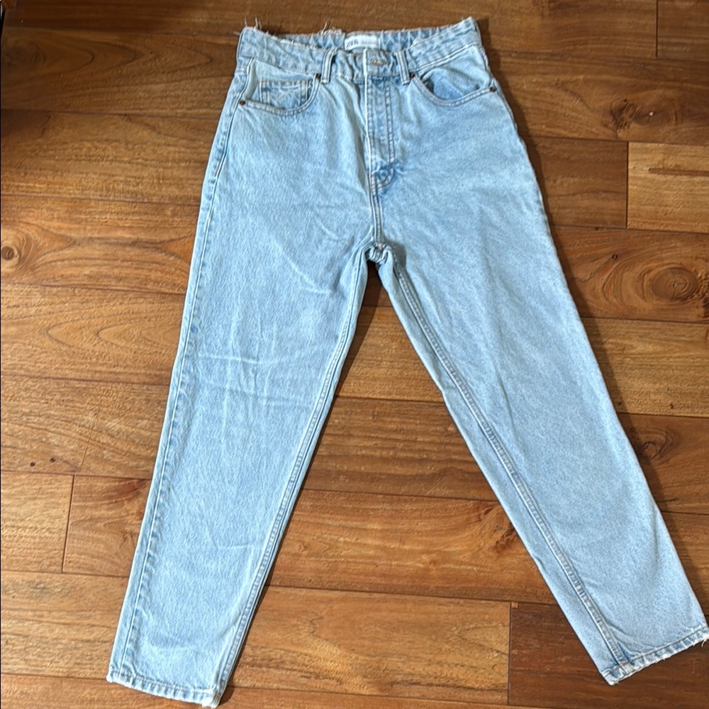 Zara Women's Light Blue Straight Jeans